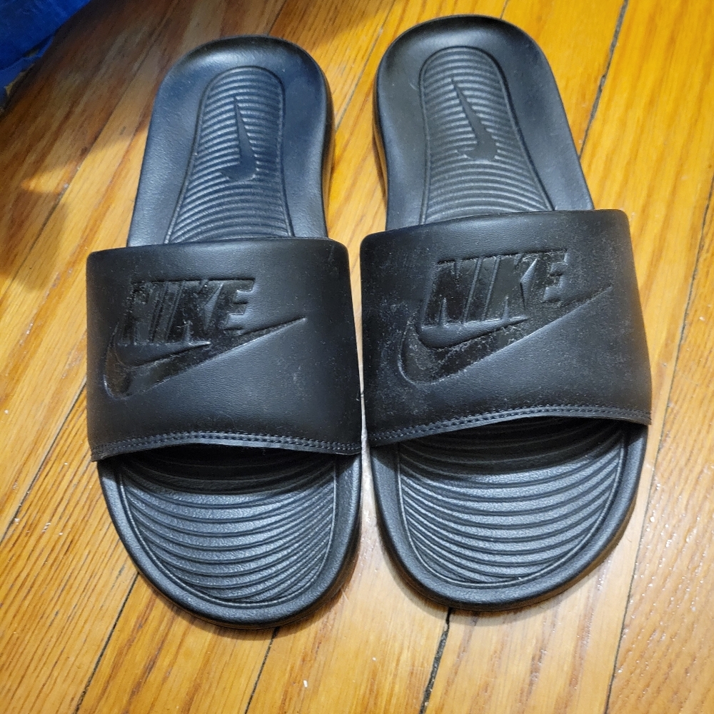 Women's Nike slides 8